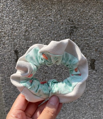 Chez。小物系列 - 麂皮絨製髮圈-珍珠白x綠底白兔