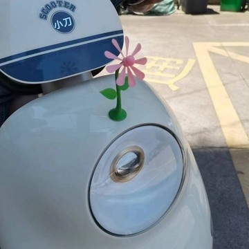【臺灣出貨】風吹可轉電動電瓶車裝飾品小風車摩托車電動車貼紙車載可愛裝飾貼