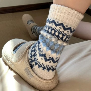 柳惠珠襪子 秋冬復古費爾島雪花羊毛中筒女襪韓版ins學院風百搭款堆堆襪子女