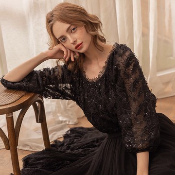 經典繡花羽毛上衣    黑