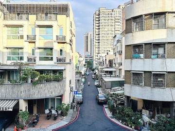 低總價內惟國小採光通風三樓需整理三房美寓｜高雄市鼓山區伊犁街
