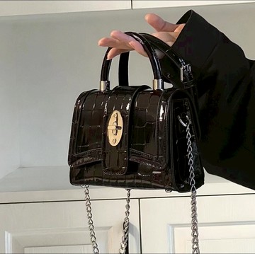 高級感漆皮機車鏈條包