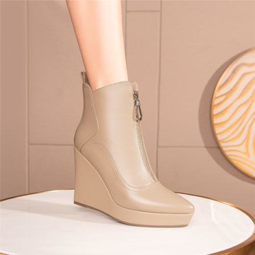 真皮坡跟短靴女2025秋冬季新款黑色厚底尖頭軟皮高跟防水臺靴子