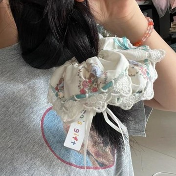 趙露思同款白色蕾絲發圈2023新款法式高級感鏤空大腸扎頭皮筋頭飾