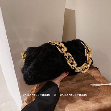 仿皮草水貂毛毛絨腋下背包包女秋冬新款手提單肩金色鏈條褶皺包潮
