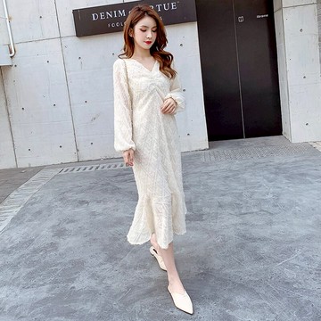 連衣裙女秋冬新款韓版v領寬松顯瘦流蘇雪紡荷葉邊中長魚尾裙1入