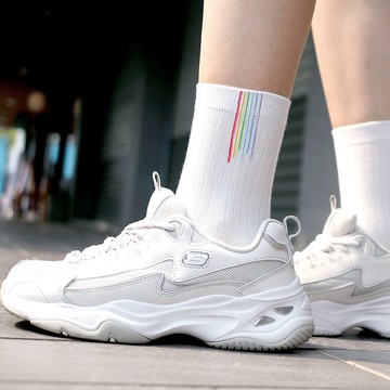 彩虹線條刺繡襪