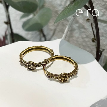 Eira Accessory 鑲嵌鳶尾花耳環(古金)‧925純銀耳環‧輕奢 十字 鳶尾花 中性 易扣式 CEH0021A