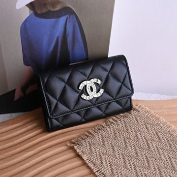 CHANEL 24新款 方水鑽CC LOGO小羊皮扣式零錢卡包(黑/銀)