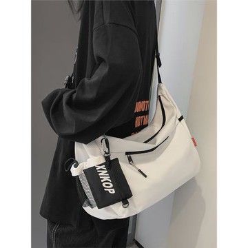 斜挎包男日系工裝風潮牌郵差包大容量男士單肩包小眾學生男款背包