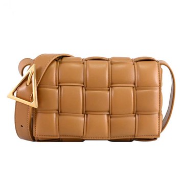 BOTTEGA VENETA 717506 Padded Cassette 經典編織小號款斜背枕頭包.駝色