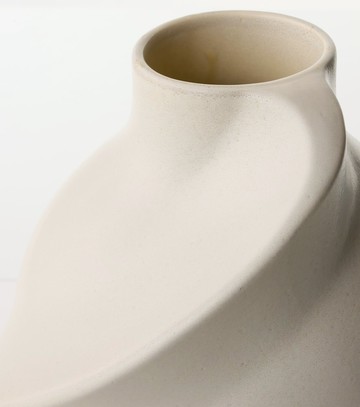 Louise Roe Pirout 02 ceramic vase