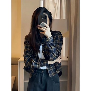 【 𝑭𝒍𝒐𝒘𝒆𝒓𝒔𝒆𝒂】磨毛復古格子襯衫女 短款外套 長袖上衣 高級感襯衣 簡約格子襯衫