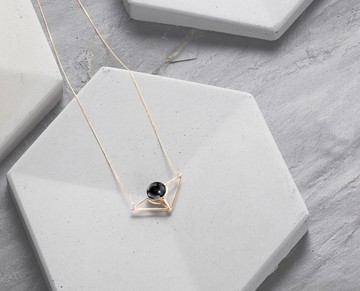 14k黃金黑碧璽鎖骨鍊 炫黑黃金項鍊 鑽石金飾品 立體三角幾何墜子
