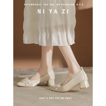 軟皮緞面米色高跟鞋女粗跟法式婚鞋2024年新款配裙伴娘鞋方頭單鞋