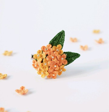 桂花胸針 / 手工 / 手工編織 / 繡花線 / 秋天 / 輕的