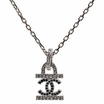 CHANEL 經典水鑽鑲飾雙C LOGO橢圓形墜飾項鍊(銀)