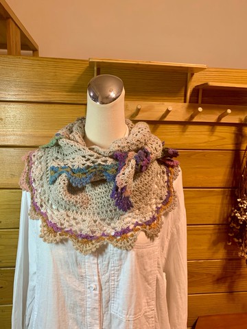 混色半圆弧形小亮片披肩。保暖+造型。卡其+段染