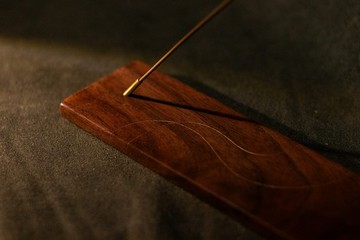 【纖凝 - 鑲嵌線香座】 |  隱山 | 熏香 | 線香 | 黑胡桃 | 楓木