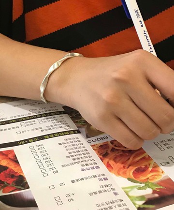 波光手工鍛敲純銀手環