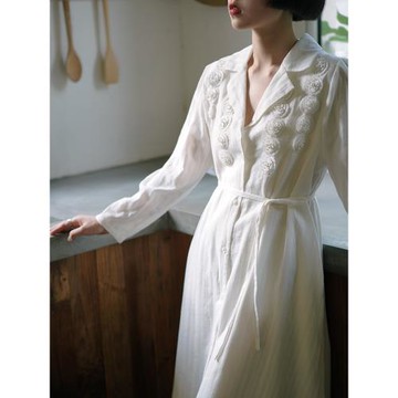 然而和風白色西裝連衣裙女春秋寬松立體花花設計感小眾收腰裙子