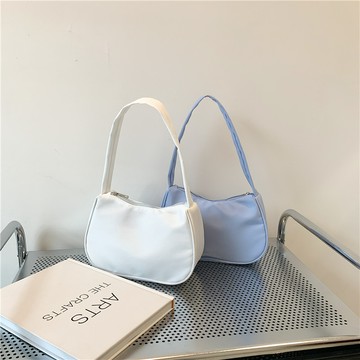 免運🎀小衆設計感軟麵輕質簡約尼龍布法棍包腋下包2025新款手提包 韓國包包 尼龍斜背包 側背包 水餃包 半月包 腋下包