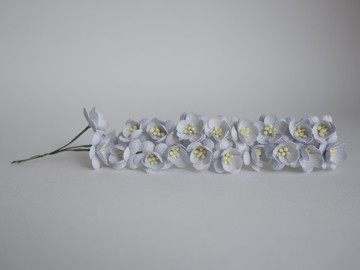 紙花，50朵，尺寸2.5公分。櫻花，藍灰色。