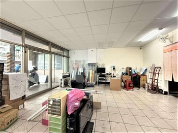 一樓+地下室【八德街三角窗店面】平面車位｜新北市樹林區八德街