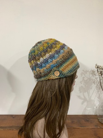 豆豆小圓頂帥氣毛線帽。段染綠/黃/橘。價廉物美。