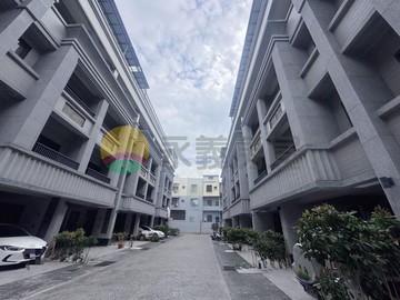 近高大特區☕️星巴克雙車庫社區透天｜高雄市橋頭區甲昌路龍泉巷