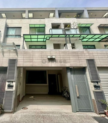 近體育場寬闊美透天、高標如新即刻入主｜台南市南區國民路