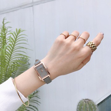 免運🔥復古港味風小方表潮女學生韓版簡約 方形ins冷淡風百搭手錶女簡約 石英錶 運動錶 防水手錶 學生錶 考試手錶