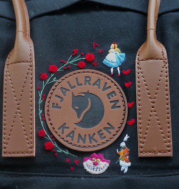 客製化禮物-愛麗絲夢遊仙境Alice in Wonderland-黑色kanken