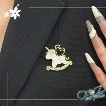 伊飾童話 愛心獨角獸 母貝碎鑽氣質可愛胸針