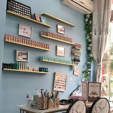 免運 開立發票 公司貨 壁掛架 美甲架 置物架 墻上置物架 鐵藝金色墻上置物架壁掛收納擱板展示架美甲店墻面裝飾一字隔板AA0820