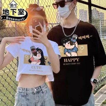 地下室B1-情侶短T 俏皮娃娃捧肚喝可樂情侶短T 男生衣服 短袖上衣 情侶裝【NL624322】