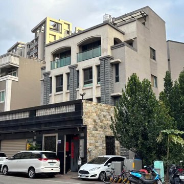 33️獨家專任｜13期旁全新裝潢電梯別墅｜台中市南區高工二街