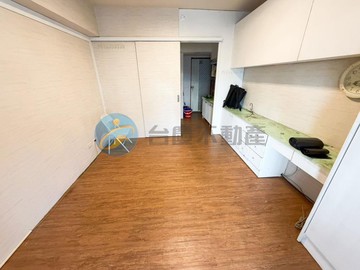 高雄火車站/美麗島站小資套房/獨立陽台/廚房｜高雄市新興區七賢二路