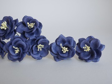 紙花，25 朵玫瑰，尺寸 3.5 公分。曲線花瓣，激情藍色