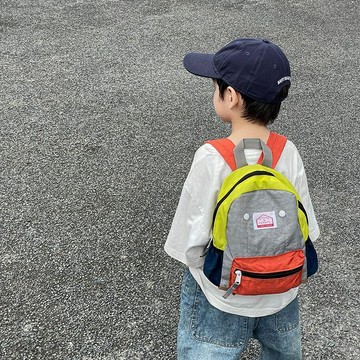 🍭臺灣出貨🍭日系幼兒園兒童書包男童寶寶撞色雙肩包小女孩外出減負護脊揹包