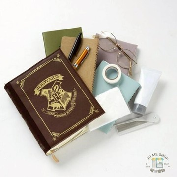 現貨 禮物 🧙♂️ 哈利波特 Harry potter 日本 BOOK 限定 書本造型 收納包 化妝包 魔法手拿旅行袋