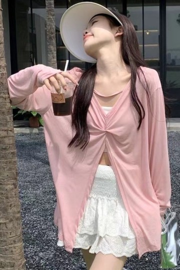 💕甜心大尺碼💕大尺碼上衣 兩穿扭結設計感小眾長袖粉色防曬罩衫T恤女夏季薄款寬松開叉上衣