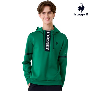 【LE COQ SPORTIF 法國公雞】男款喬利綠色連帽T恤LWW21331