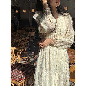 蕾絲連衣裙女2023秋冬新款收腰顯瘦V領內搭裙奶油杏雪紡過膝長裙