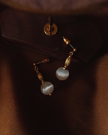 古典水滴 貓眼垂墜耳環 - 白