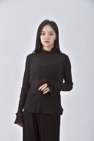 (S) white b日系內搭黑色長袖上衣
