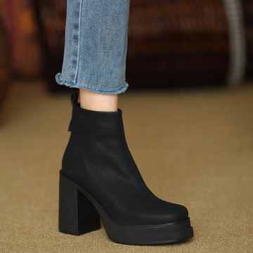 misili 時尚厚底粗跟防水臺短靴 2024秋冬季新款高跟鞋黑色女靴子