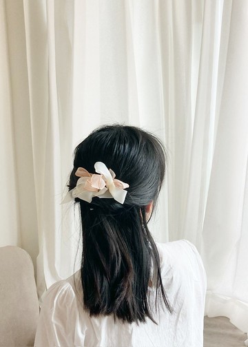 【原創 手工 】蝦玉粉 白色 花型 扁咀 髮夾 啞光