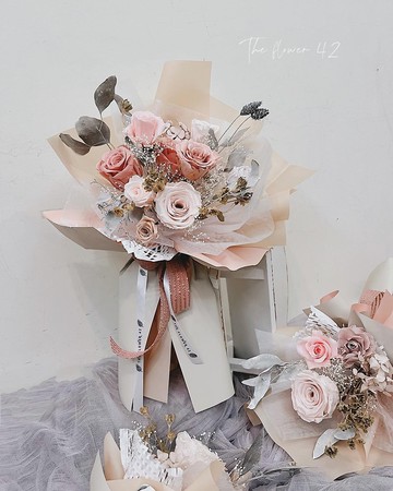 奶茶灰粉色永生花束