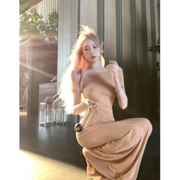 單肩不對稱設計性感連衣裙女裝夏季2025新款氣質修身收腰包臀長裙
